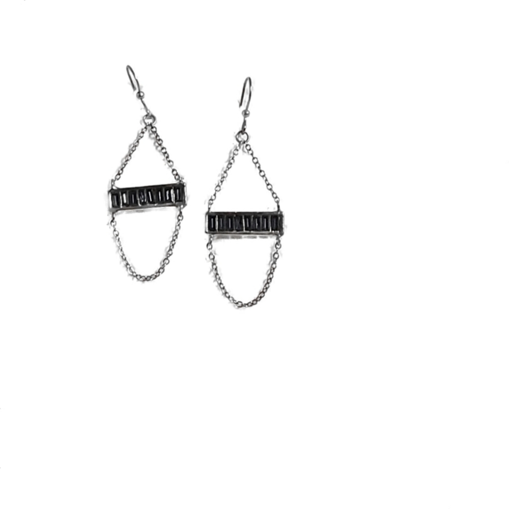 MARILYN SHIFT SILVER AND BLUE EARRINGS